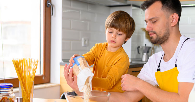 Comment les tâches ménagères quotidiennes peuvent aider votre enfant à réussir dans la vie